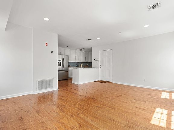 4th image of 354 3rd St #2