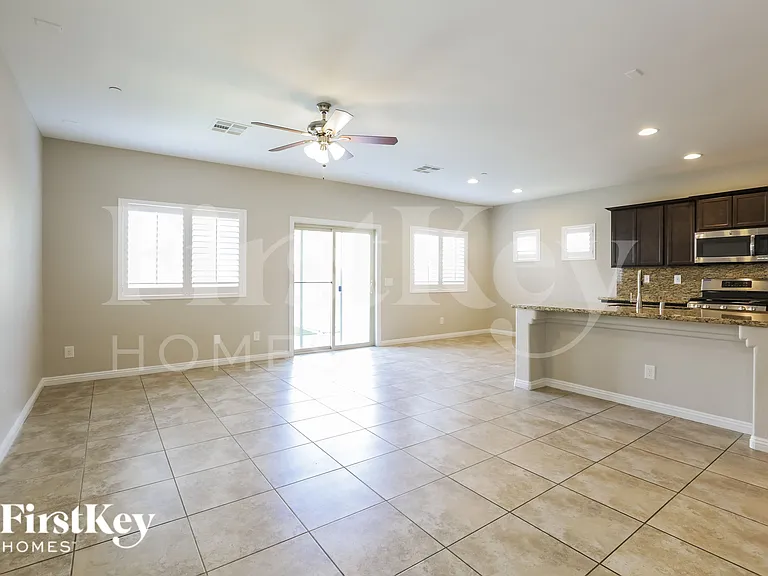 1134 Aubrey Springs Ave — Photo 3