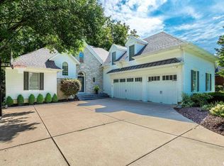 4543 Old Ivy Ct, Bettendorf, IA 52722