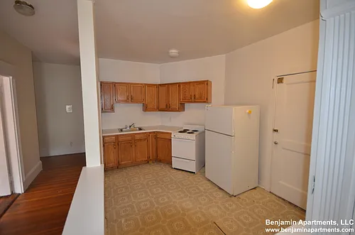 1589 Beacon St #9 Photo 1
