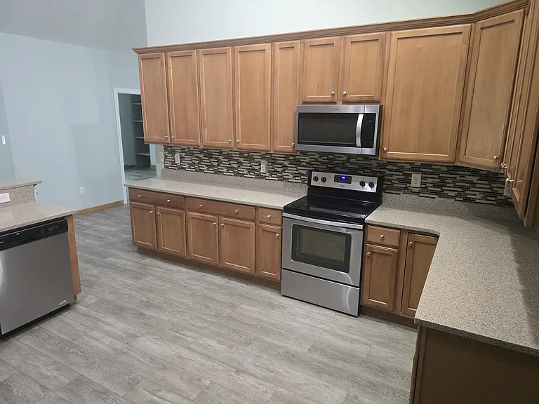 308 Madison Ct — Photo 14