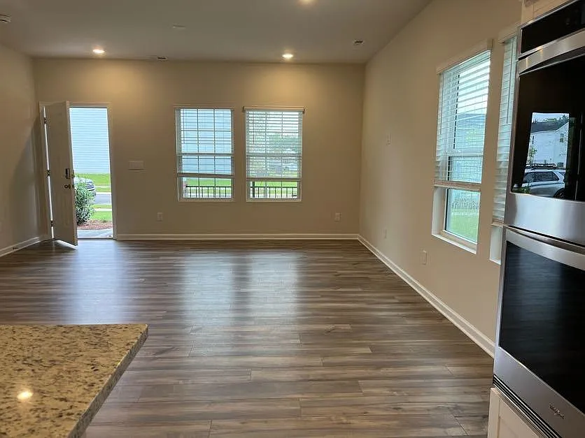 308 Cedar Knoll Cir — Photo 4