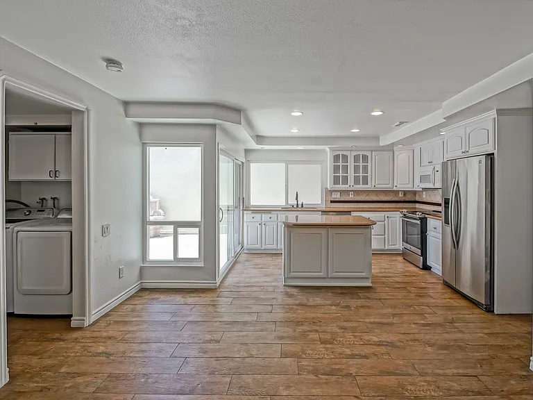 7148 Island Village Dr — Photo 16