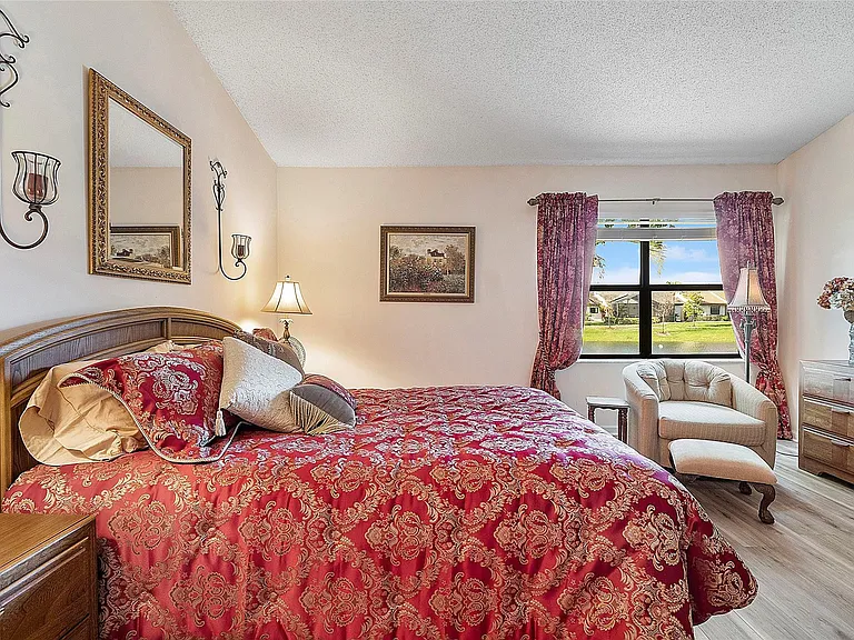 31 Columbia Ct — Photo 35
