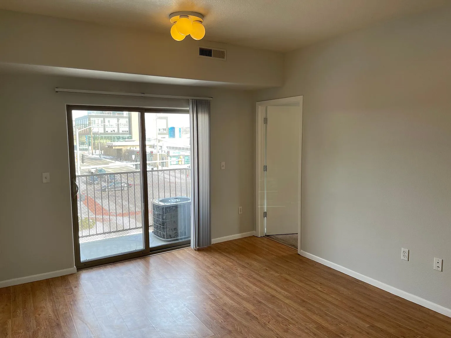 4 bed, 1154 sqft, $2,782 — Photo 3