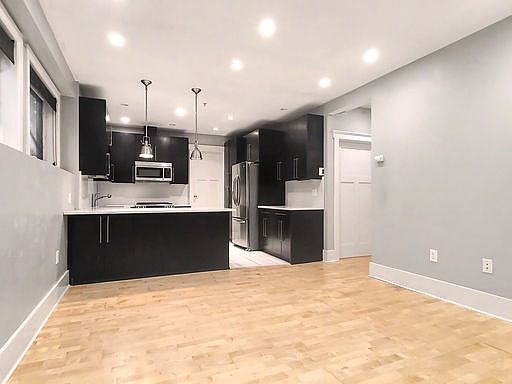 1st image of 1014 E Denny Way #B