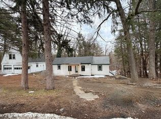 35 Lindbergh St, Clinton, MA 01510