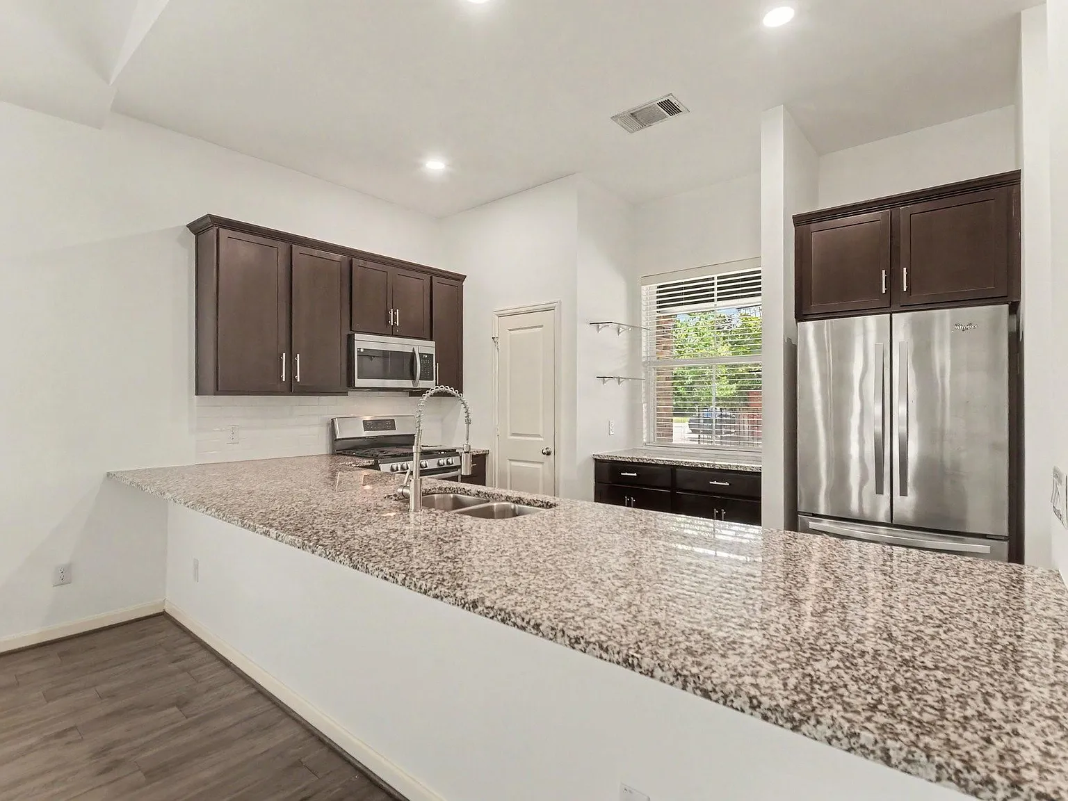 3 bed, 2.0 bath, 1510 sqft, $2,750 — Photo 2