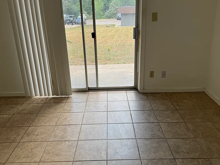 100 E Highline Cir #107 — Photo 7