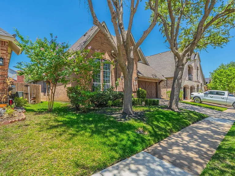 1717 Lake Eden Dr — Photo 2