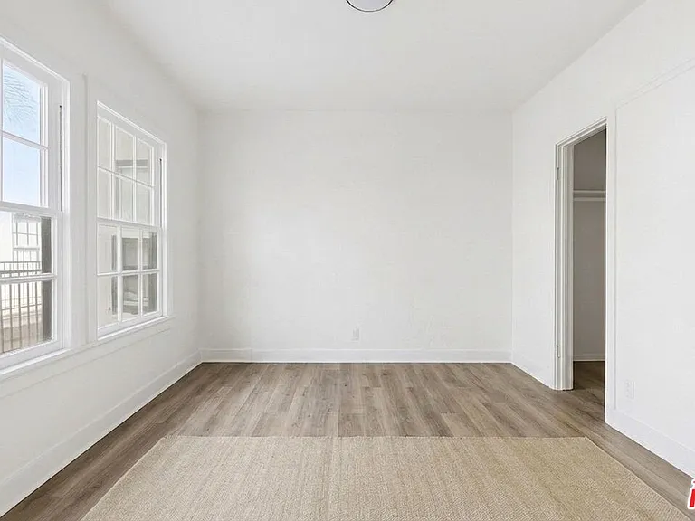 1021 N Mariposa Ave #4 — Photo 2