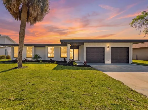 3917 E Eden Roc Cir, Rocky Point, FL 33634