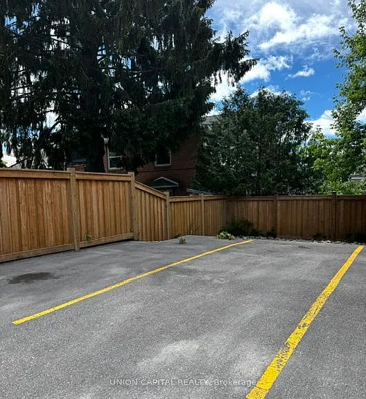 40 Albert St N — Photo 21