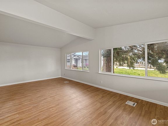 5th image of 994 Diane Avenue