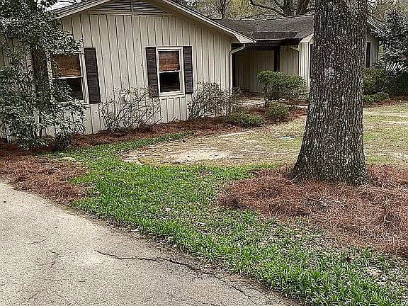 2nd image of 1061 Lakeshire Dr