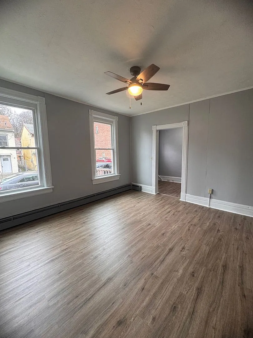 160 N Miller St — Photo 4