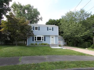 7 Sickle Bar Ln, Riverside, CT 06878