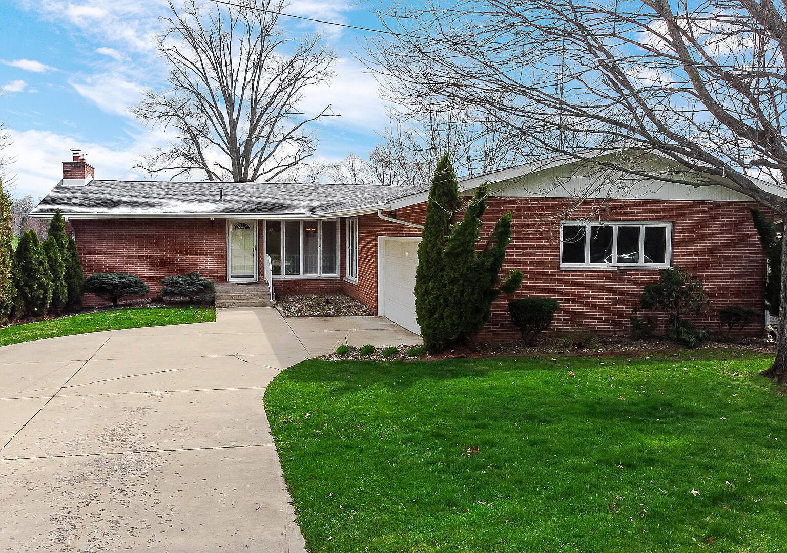 2212 Southwest Rd