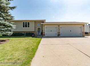 1708 10th Ave SE, Mandan, ND 58554