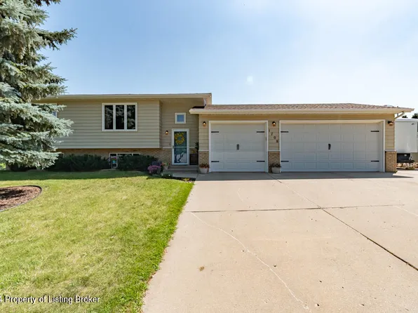 1708 10th Ave SE, Mandan, ND 58554