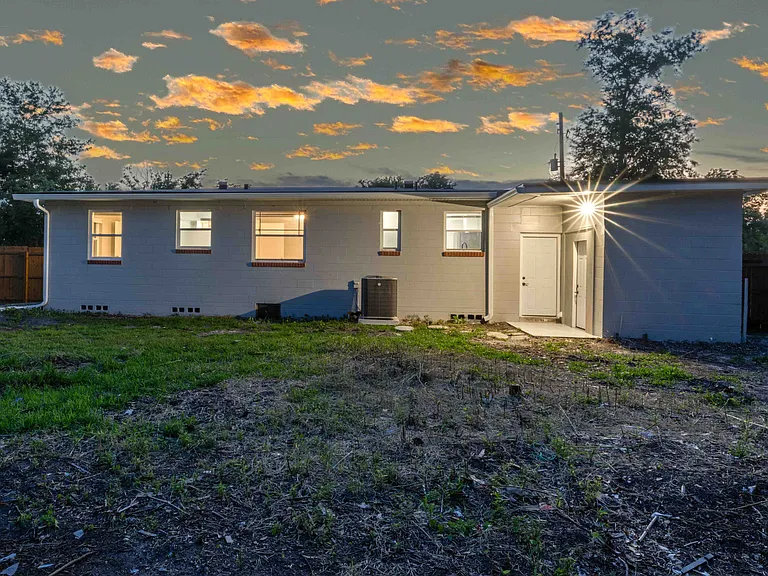 2013 Ronald Ln — Photo 33