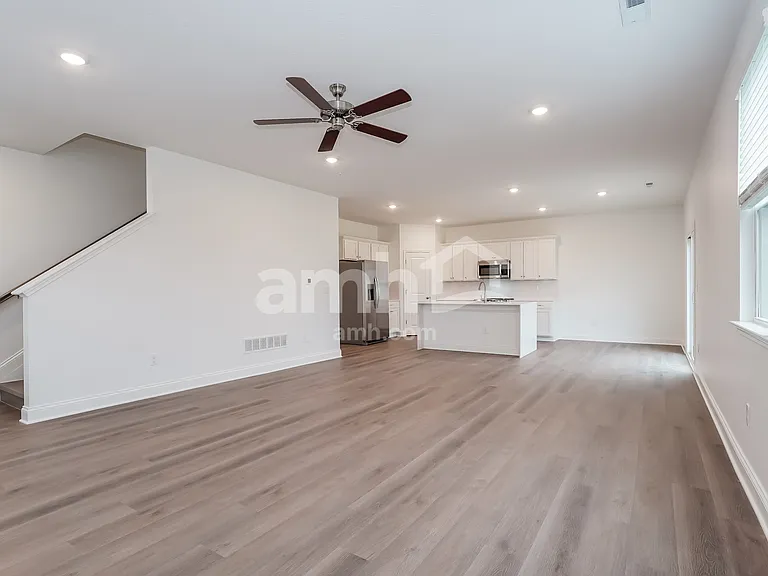 897 Heritage Blvd — Photo 8