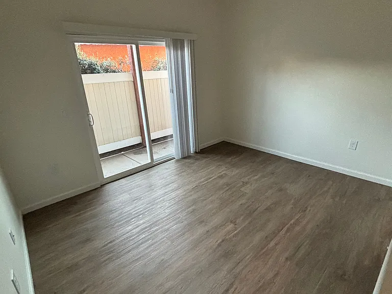 838 N Palm Ave #A-102 — Photo 15