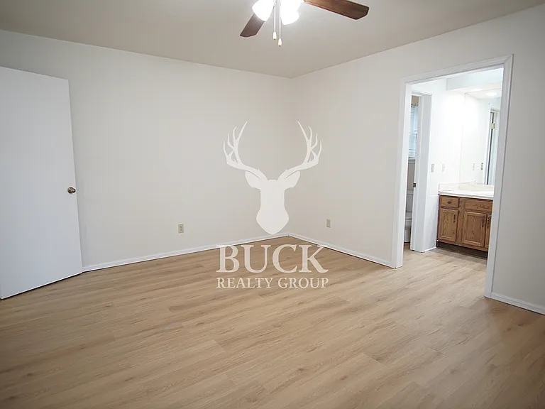 1628 Kavel Dr — Photo 20