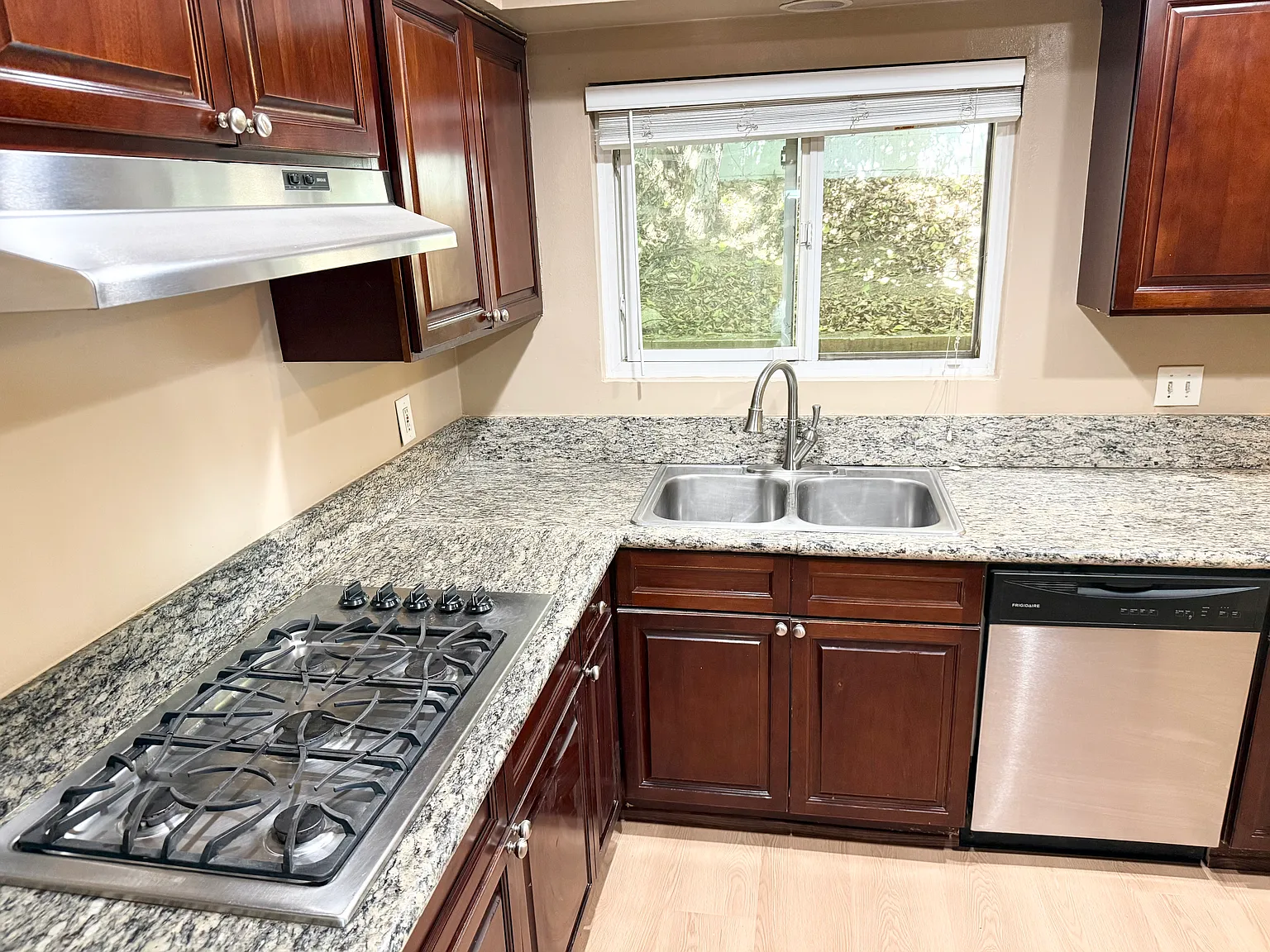 3 bed, 1800 sqft, $3,695 — Photo 4