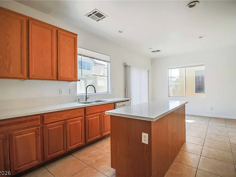 4420 Pacific Crest Ave — Photo 6