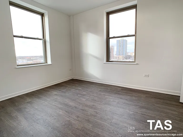 940 W Winona St #605 — Photo 8