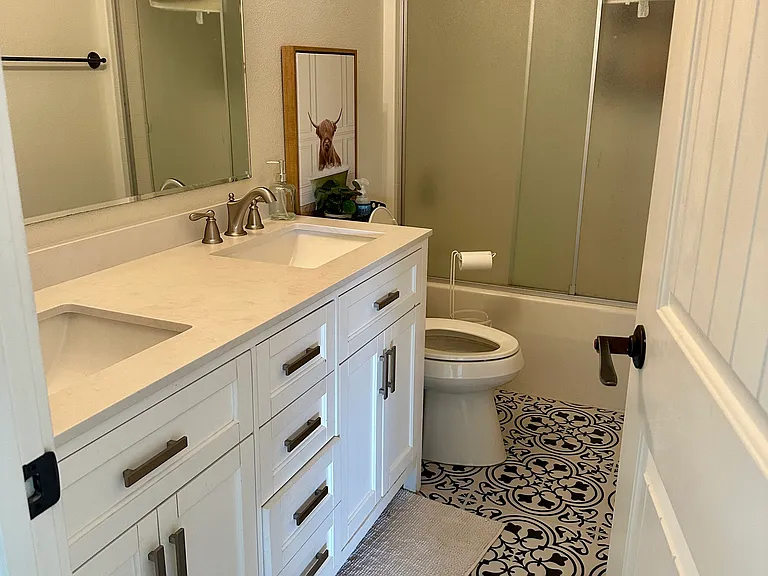 718 W Iowa St — Photo 17