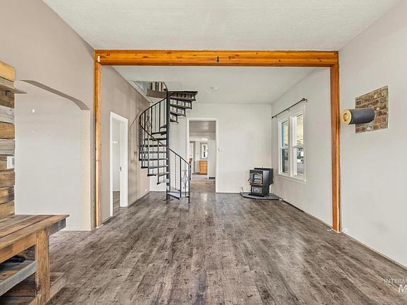 4th image of 410 High St