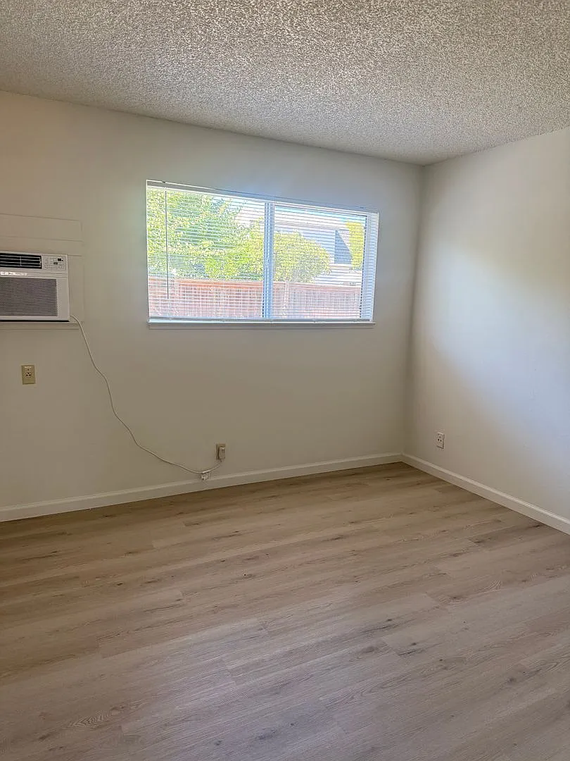 314 N. Cloverdale Blvd — Photo 4