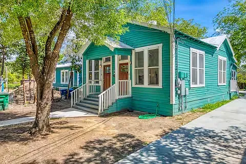 2 bed, 1819 sqft, $3,200 — Photo 1
