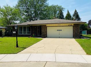 1718 E Aztec Ln, Mount Prospect, IL 60056