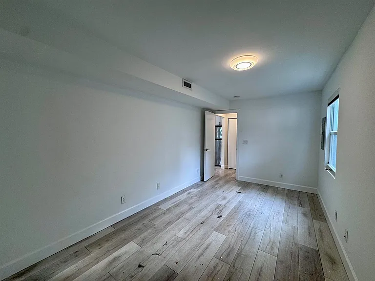 102 S K St #4 — Photo 7