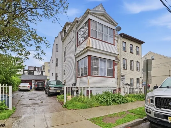 24 Elizabeth St, Paterson City, NJ 07503