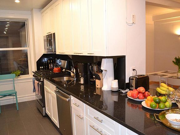 3rd image of 124 W 79th St APT 12B