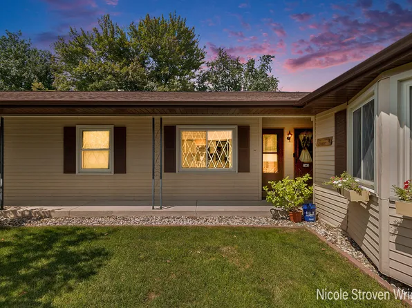 7445 Pinegrove Ct #90, Jenison, MI 49428