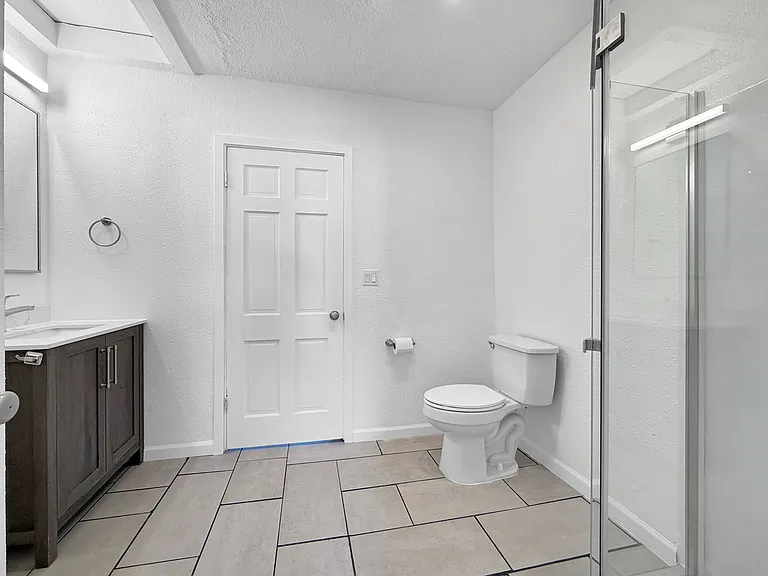 1725 S 35th St — Photo 19
