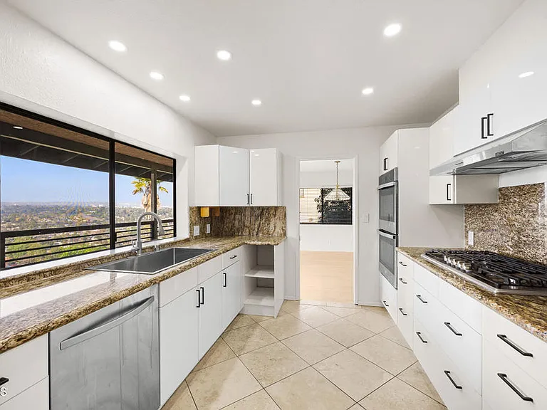 534 Alta Vista Ave — Photo 19