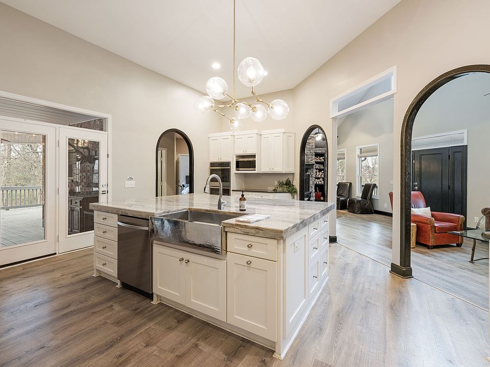 22nd image of 442 Lakeview Cir