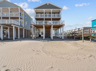 103 W Palm St, Surfside Beach, TX 77541