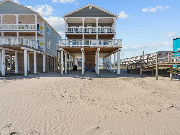 103 W Palm St, Surfside Beach, TX 77541