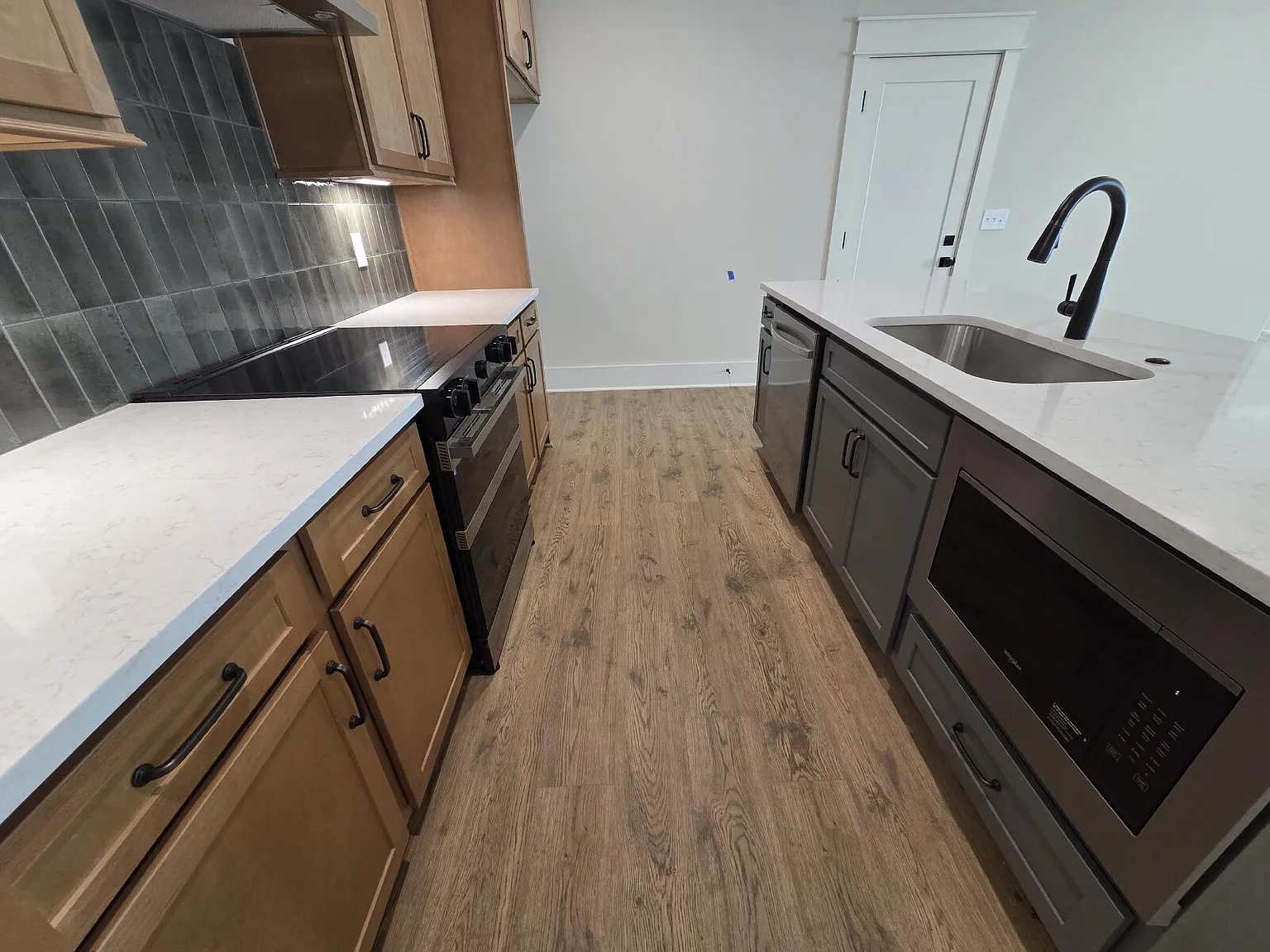 3 bed, 2.0 bath, 1800 sqft, $2,599 — Photo 4