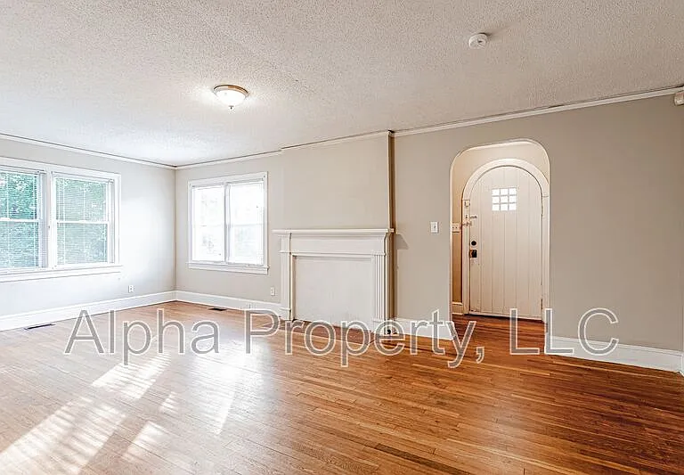 102 Harvard Dr — Photo 4