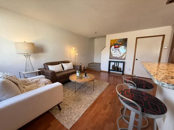 8541 S Pond Trl, Champlin, MN 55316