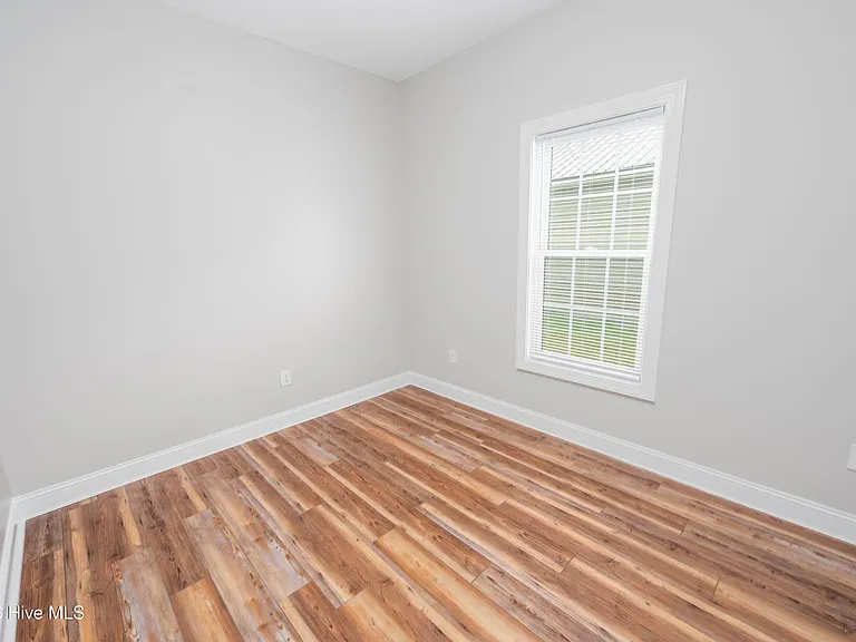 132 Macdonald Blvd — Photo 17
