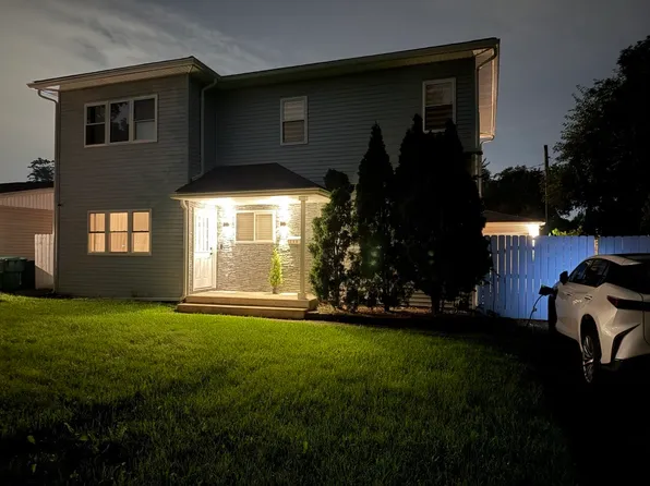 290 E Norman Ln, Wheeling, IL 60090
